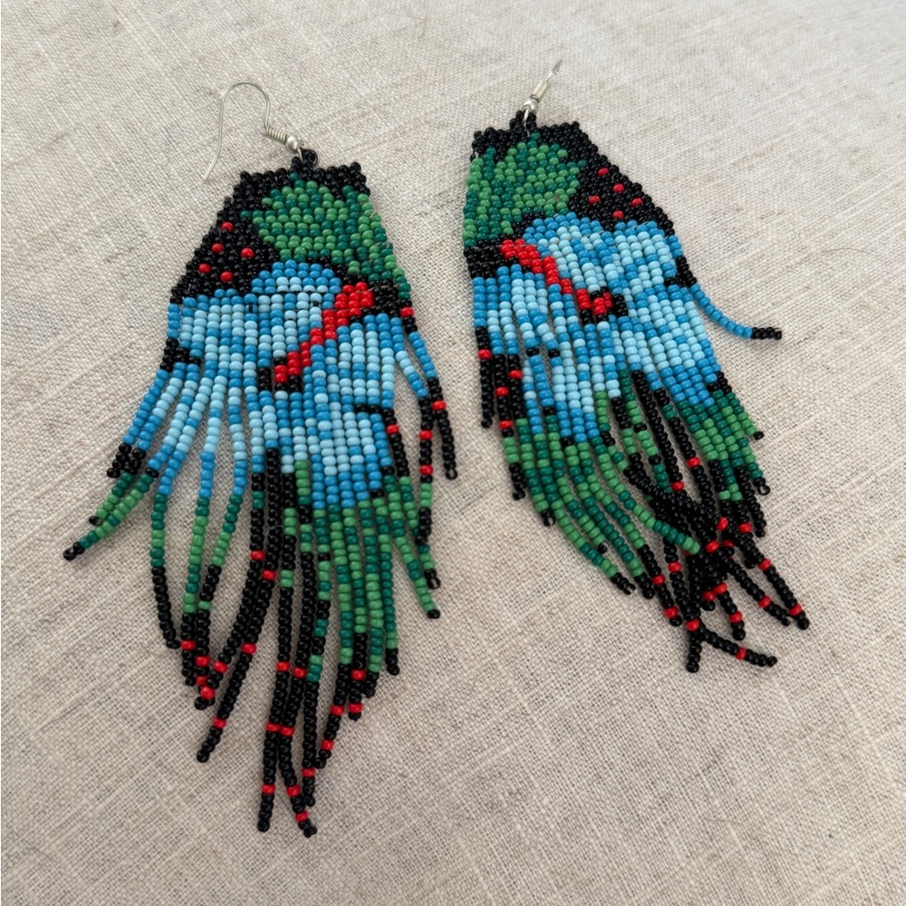 Huichol Shakira beaded Black, Blue, and Green flower